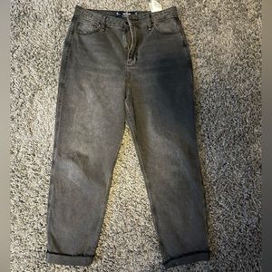 Hollister Ultra High-Rise Mom Jean